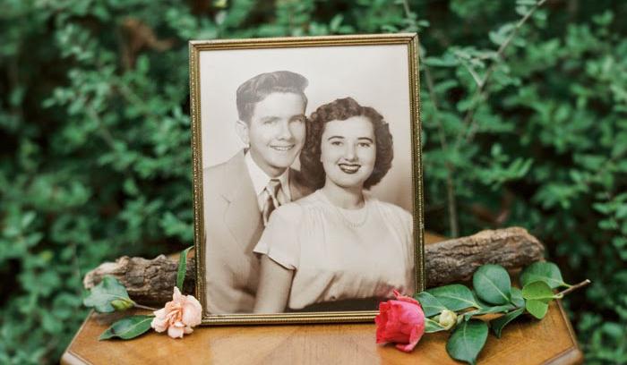 Découvrez le shooting photos plein de douceur de ces 2 grands-parents pour fêter leur 63ème anniversaire de mariage | #10