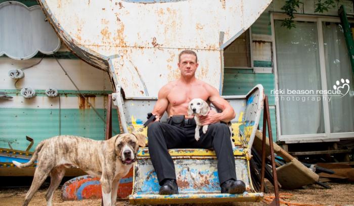 Ces pompiers, policiers et militaires texans ont trouvé une façon très originale d'aider les chiens abandonnés à trouver une maison | #8