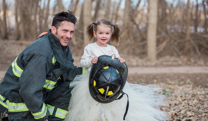 Ce shooting photo d'un papa pompier et de sa petite fille de 3 ans est adorable | #11