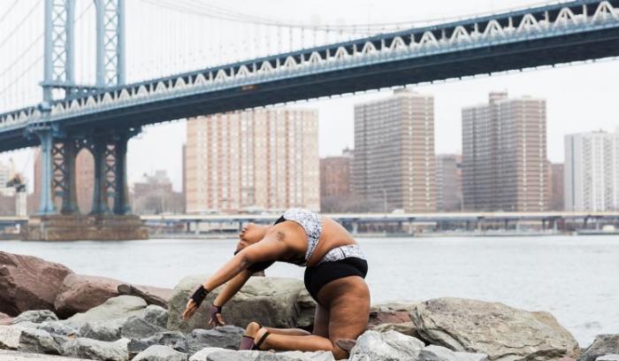 Cette prof de yoga montre que notre poids n'est vraiment qu'un nombre | #4