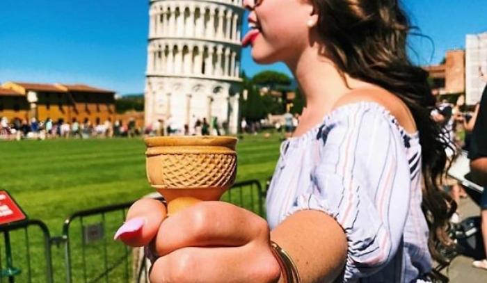 Les 13 meilleures photos de touristes qui posent devant la Tour de Pise | #13