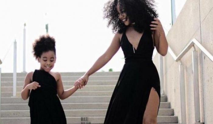 Ces mamans et leur petite fille se ressemblent vraiment comme 2 gouttes d'eau ! Et c'est tellement craquant... | #19