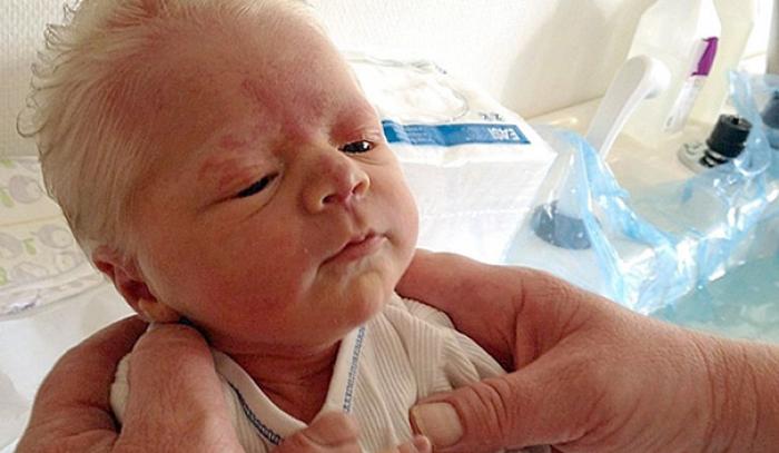 21 Adorables Bebes Nes Avec Beaucoup De Cheveux Sur La Tete So Busy Girls