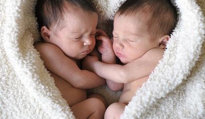 Voilà comment ces 20 couples ont choisi d'annoncer la naissance de leur bébé ! | #16