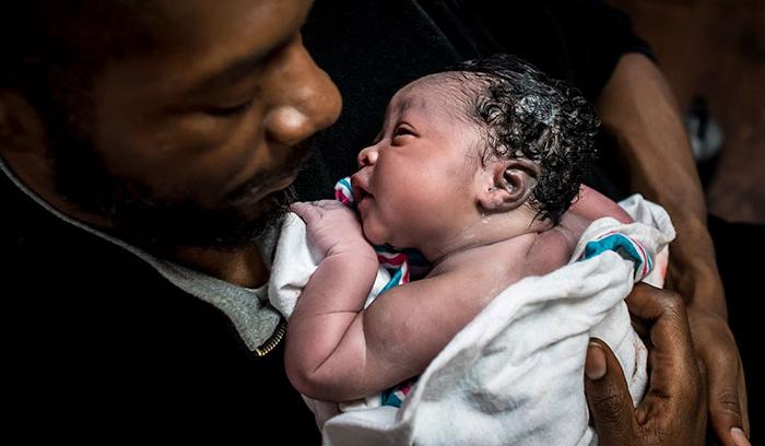 16 photos très émouvantes de jeunes papas dans la salle d'accouchement | #5