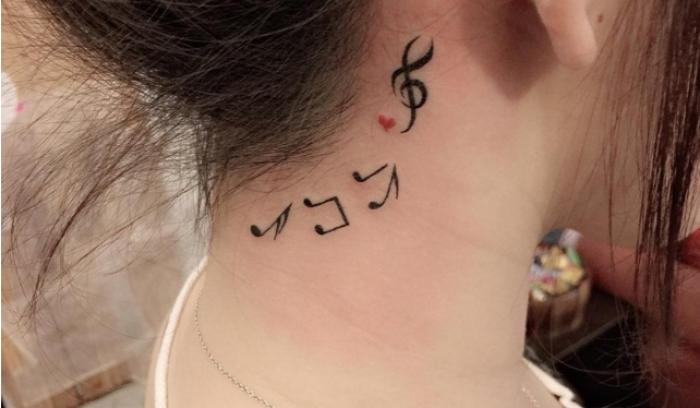 26 idées de tatouages derrière l'oreille | #5