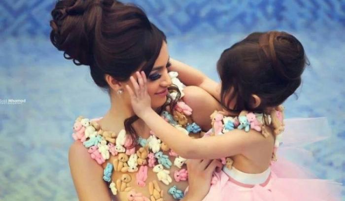 Ces mamans et leur petite fille se ressemblent vraiment comme 2 gouttes d'eau ! Et c'est tellement craquant... | #12
