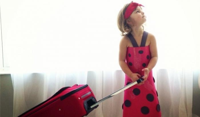 Cette maman créative recrée les robes de star pour sa petite fille avec les moyens du bord, et le résultat est juste WAOUH ! | #14
