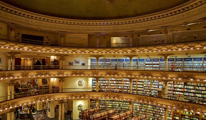 Cet ancien théâtre vieux de 100 ans a été transformé en une librairie absolument époustouflante | #7