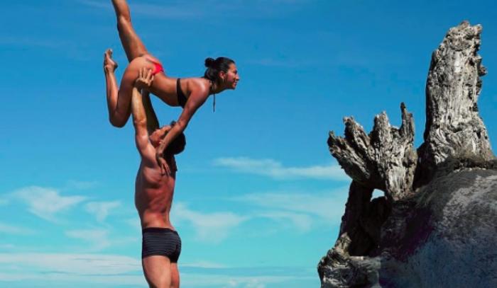Ce couple associe sa passion pour le yoga à son amour des voyages et le résultat fait très envie ! | #4