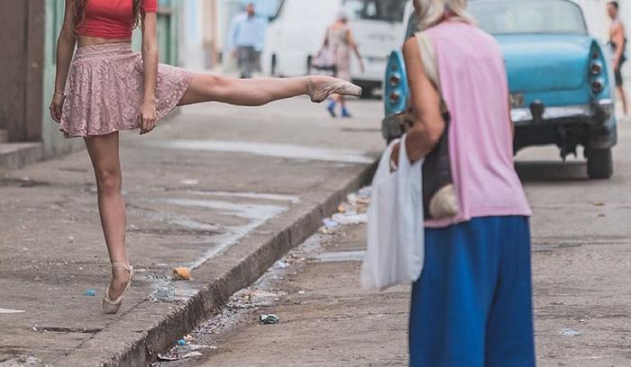 Des danseurs de ballet dansent dans les rues de Cuba | #13