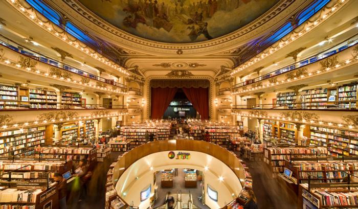 Cet ancien théâtre vieux de 100 ans a été transformé en une librairie absolument époustouflante | #6