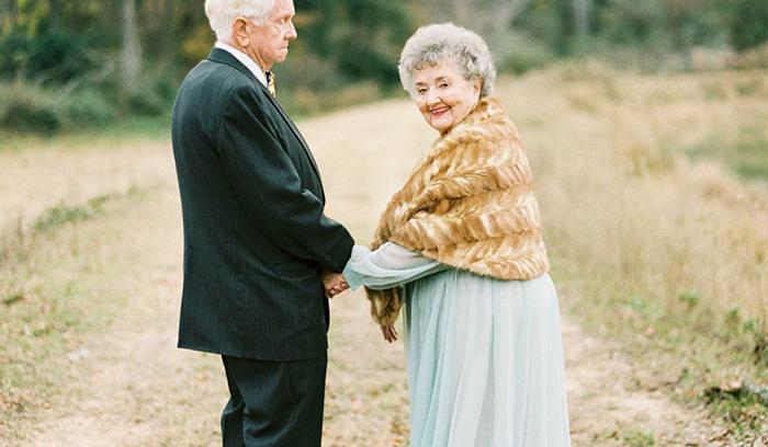 Découvrez le shooting photos plein de douceur de ces 2 grands-parents pour fêter leur 63ème anniversaire de mariage | #6