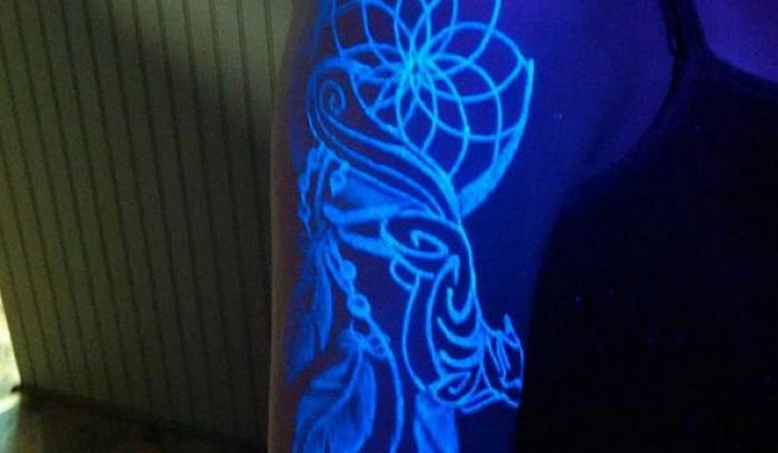 15 idées originales de tatouages à l'encre fluorescente | #12