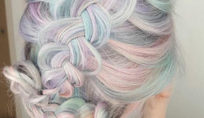 Découvrez les cheveux holographiques, la nouvelle tendance coloration | #7