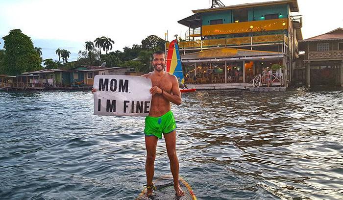 Cet homme quitte tout pour faire un tour du monde mais regardez les photos qu'il envoie à sa mère pour la rassurer ! | #12
