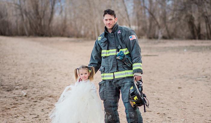 Ce shooting photo d'un papa pompier et de sa petite fille de 3 ans est adorable | #12