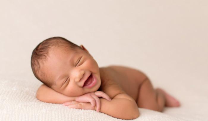 18 bébés qui sourient dans leur sommeil : vous ne pourrez pas vous empêcher de fondre ! | #3