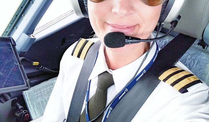 Les selfies incroyables de cette pilote de ligne suédoise affolent le web | #13