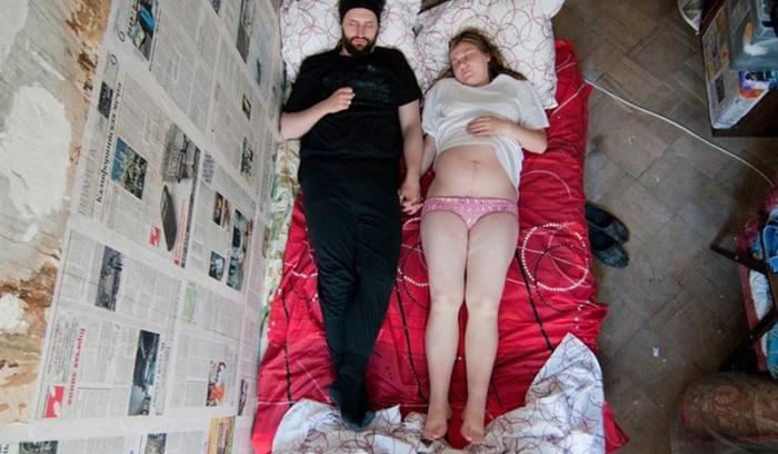 Des couples de futurs parents pris en photo pendant qu'ils dorment : le résultat est trop mignon ! | #12