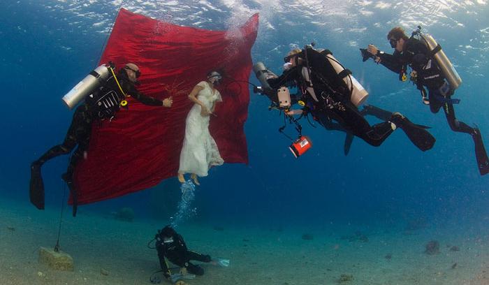 18 photos qui prouvent que les photographes de mariage sont prêts à tout pour prendre une belle photo | #18