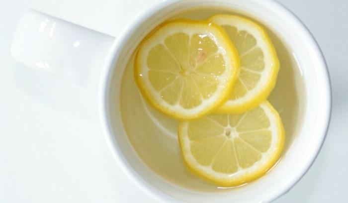 7 raisons de boire de l'eau chaude citronnée tous les matins | #4