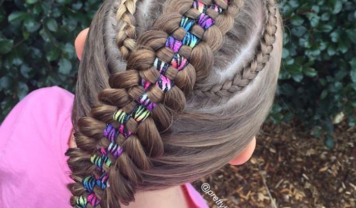 Cette maman fait des tresses impressionnantes et complexes à sa fille tous les matins avant d'aller à l'école | #16