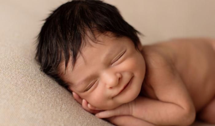 18 bébés qui sourient dans leur sommeil : vous ne pourrez pas vous empêcher de fondre ! | #4