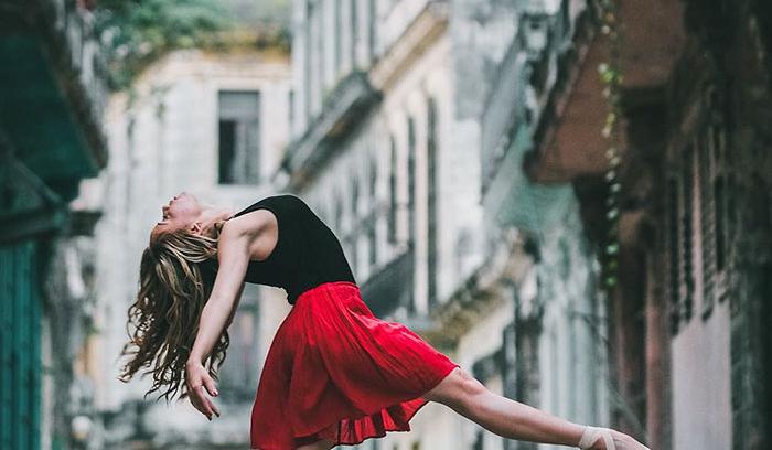 Des danseurs de ballet dansent dans les rues de Cuba | #3