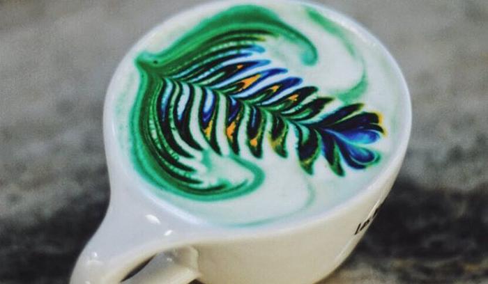 Il sert les plus jolis cafés au monde grâce à des motifs colorés incroyables | #4