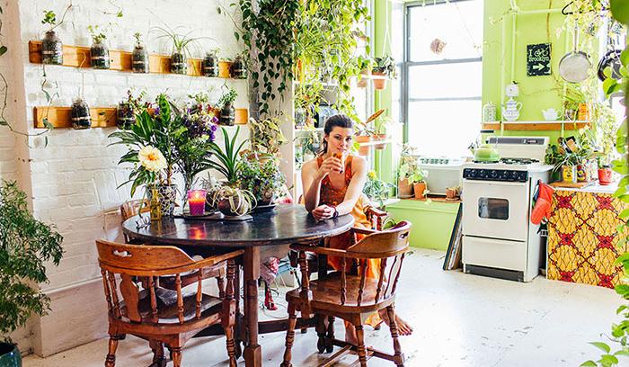 Cette jeune femme a planté plus de 500 plantes dans son appartement new-yorkais et l'a transformé en vrai jungle d'intérieur | #4