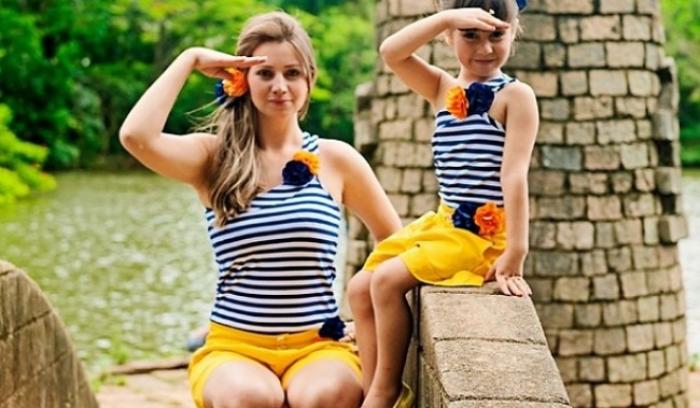 Ces mamans et leur petite fille se ressemblent vraiment comme 2 gouttes d'eau ! Et c'est tellement craquant... | #5