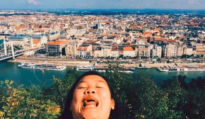 Elle fait le buzz sur Instagram avec ses photos de voyage et surtout sa pose trop drôle | #5