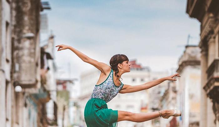 Des danseurs de ballet dansent dans les rues de Cuba | #5