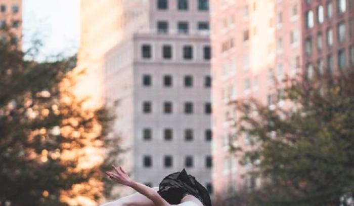 16 photos sublimes de ballerines qui dansent dans les rues de New York | #10