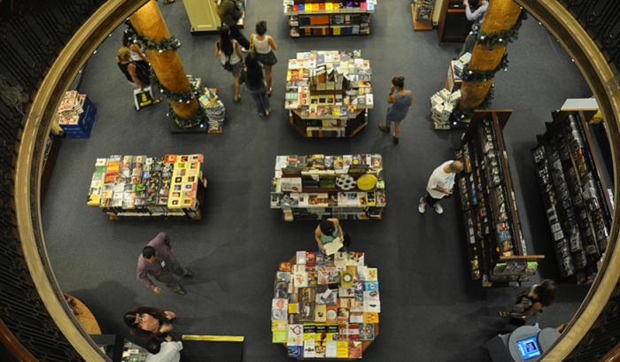 Cet ancien théâtre vieux de 100 ans a été transformé en une librairie absolument époustouflante | #5