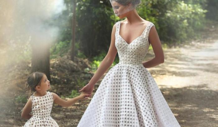 Ces mamans et leur petite fille se ressemblent vraiment comme 2 gouttes d'eau ! Et c'est tellement craquant... | #10