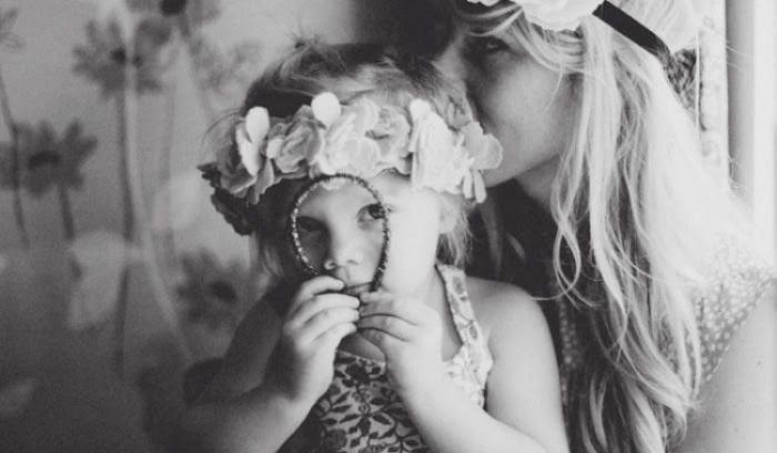 Ces mamans et leur petite fille se ressemblent vraiment comme 2 gouttes d'eau ! Et c'est tellement craquant... | #7