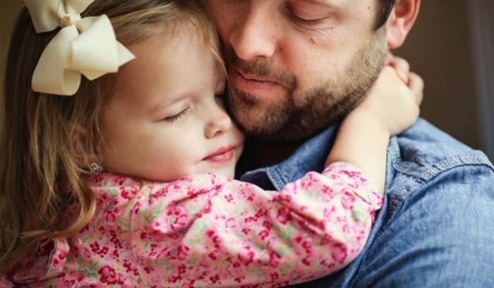 Cet homme a refait ses photos de mariage avec sa petite fille après le décès de sa femme... et elles sont magnifiques | #11