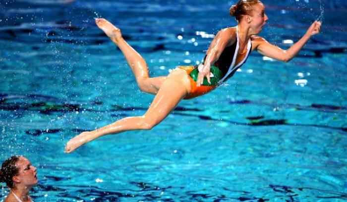 Les têtes de ces filles sur ces 16 photos de natation synchronisée vont vous faire mourir de rire | #14