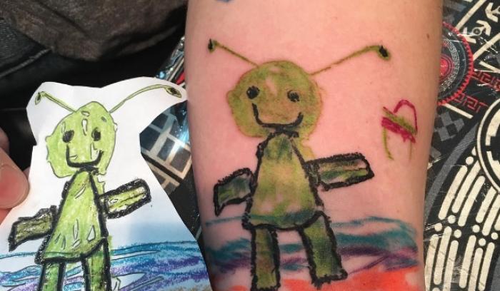 12 parents qui ont tellement adoré le dessin de leur enfant qu'ils se le sont fait tatouer ! | #8