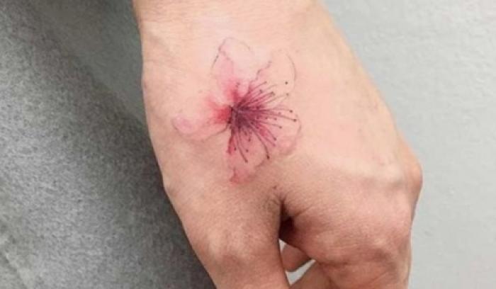 16 idées de tatouages sublimes à se faire sur les mains | #16