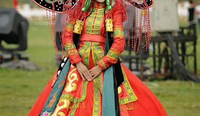 Découvrez à quoi ressemblent les tenues de mariage traditionnelles dans différents pays du monde | #11