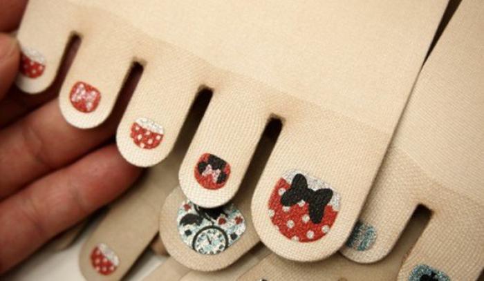Les collants avec des orteils pré-vernis : oui oui, c'est la dernière tendance au Japon ! | #4
