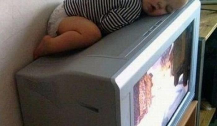 15 photos adorables qui montrent que les bébés sont capables de s'endormir n'importe où | #16