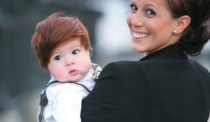 21 adorables bébés nés avec beaucoup de cheveux sur la tête ! | #10