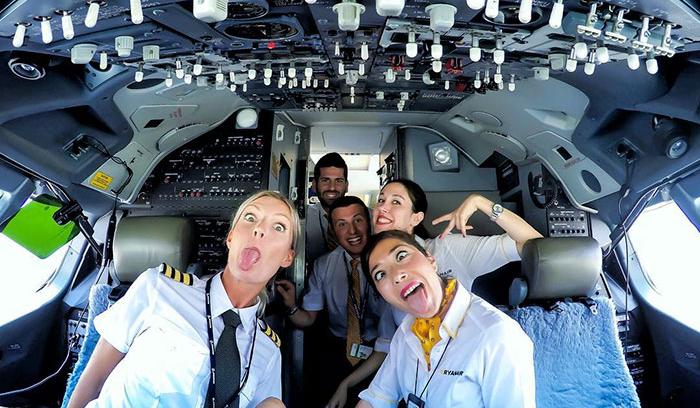 Les selfies incroyables de cette pilote de ligne suédoise affolent le web | #8