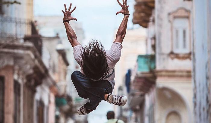 Des danseurs de ballet dansent dans les rues de Cuba | #17