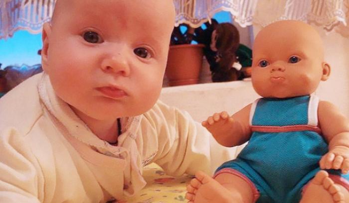 25 bébés qui ressemblent comme 2 gouttes d'eau à leur poupée | #2