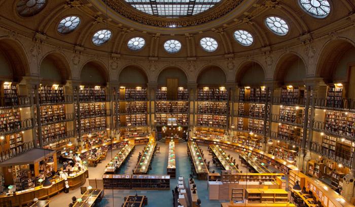 Cet ancien théâtre vieux de 100 ans a été transformé en une librairie absolument époustouflante | #4